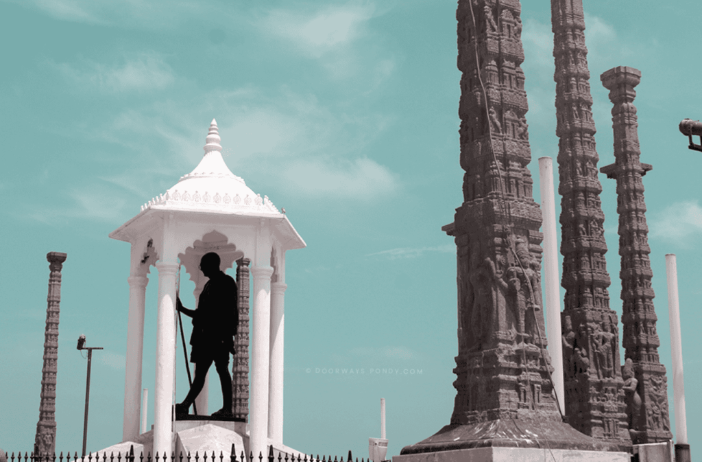 MAHATMA GANDHI STATUE | Doorwayspondy
